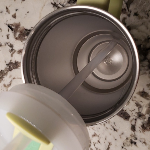 Stanley The Flowstate 30oz Quencher H2.0 Tumbler in Citron - Picture 7 of 8